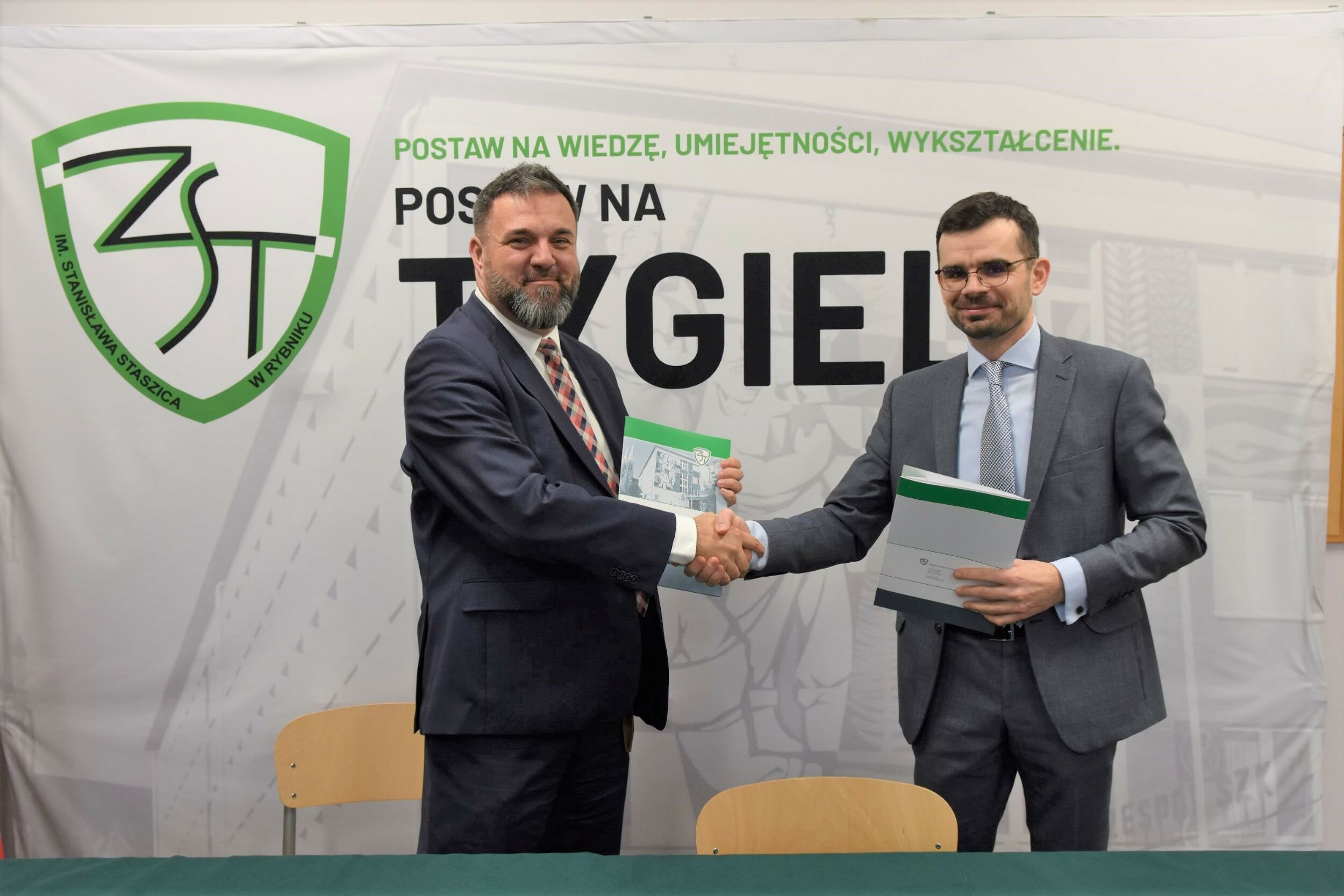 Umowa o współpracy ze szkołą w Rybniku